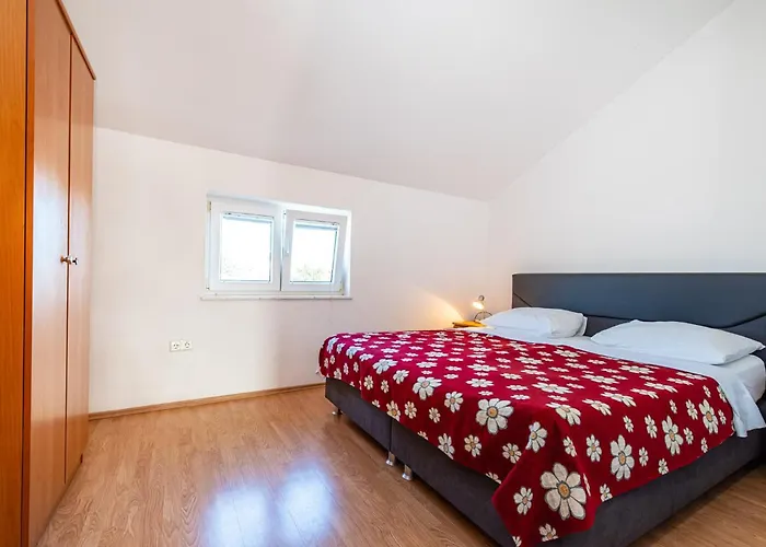 Apartman 1 With Swimming Pool Nikola
