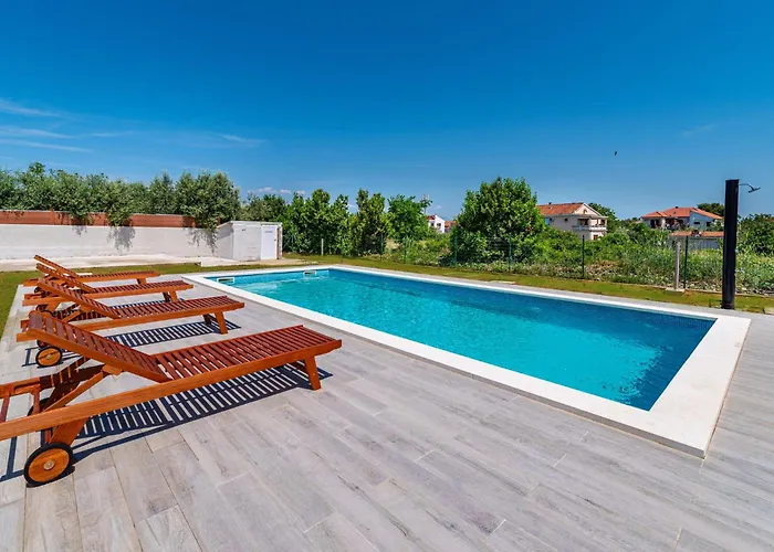 1 With Swimming Pool Nikola Apartman