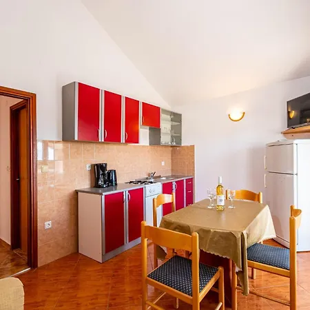 Apartment With Swimming Pool Nikola