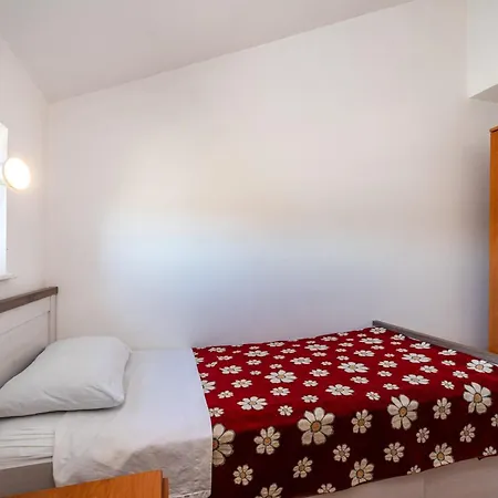 Apartment With Swimming Pool Nikola *