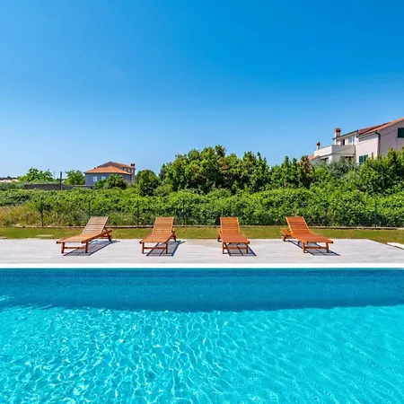 Apartment With Swimming Pool Nikola Nin