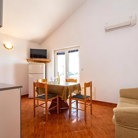 1 With Swimming Pool Nikola