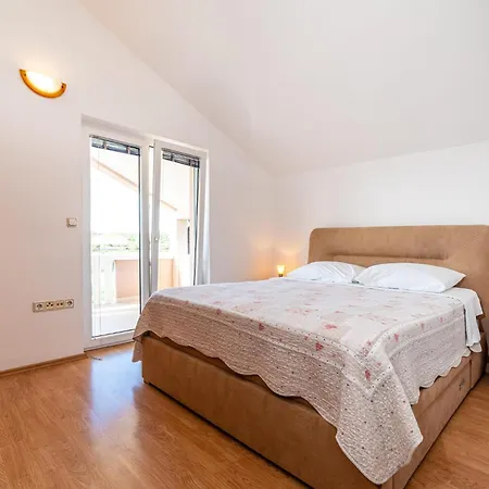 1 With Swimming Pool Nikola * Nin