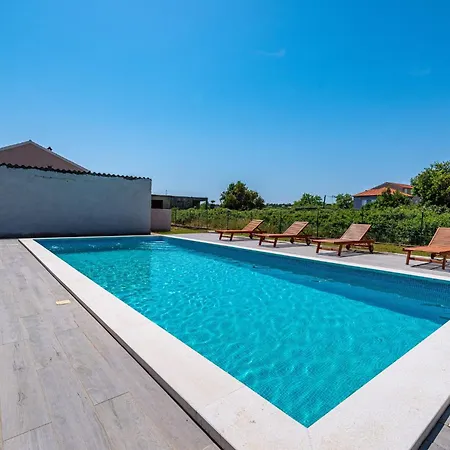 1 With Swimming Pool Nikola