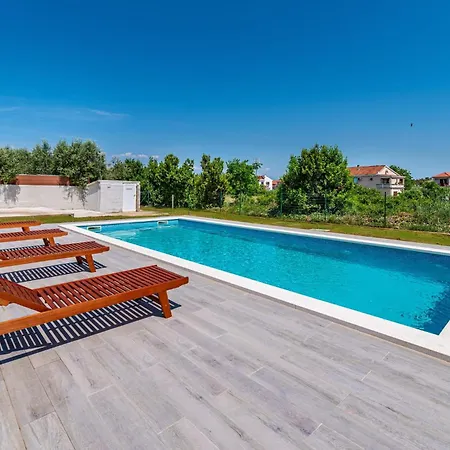 1 With Swimming Pool Nikola Apartmán