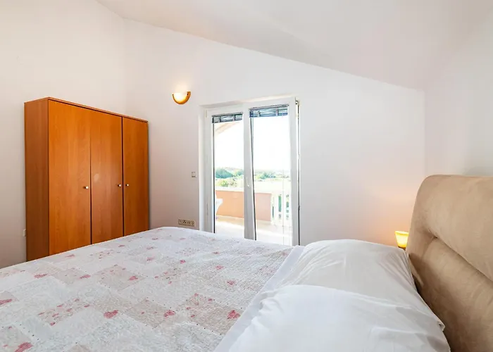 1 With Swimming Pool Nikola Апартаменты