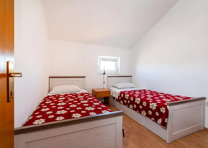 1 With Swimming Pool Nikola Apartamento Nin
