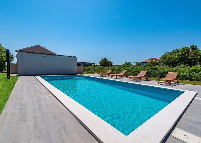 1 With Swimming Pool Nikola
